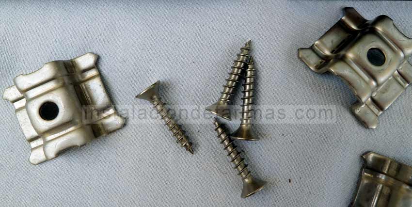 Foto de grapas y tornillos de acero inoxidable A4 (AISI 316)