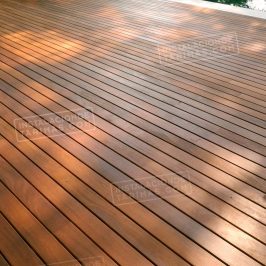 Cómo nivelar los rastreles con cuñas para colocar una tarima