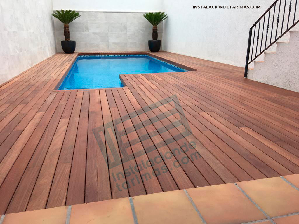 tipos de instalación del rastrel doble cruzado para una piscina con tarima de cumarú