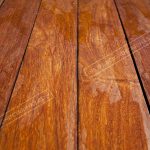 La tarima de sucupira es un lujo resistente para la intemperie o bajo cubierta