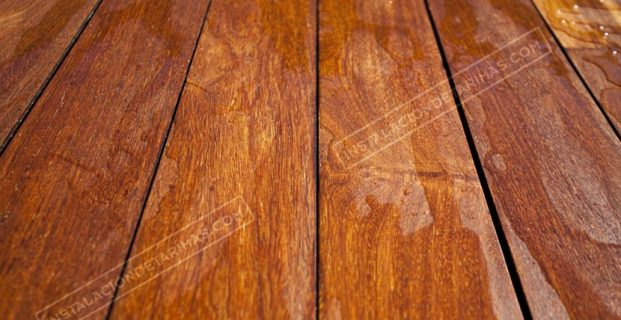 La tarima de sucupira es un lujo resistente para la intemperie o bajo cubierta